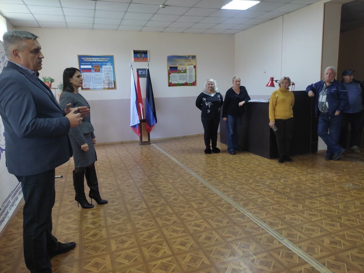 Сегодня, 29 октября, управляющий делами Администрации городского округа Макеевка Екатерина Галышева провела встречу с трудовым коллективом Государственного бюджетного профессионального образовательного учреждения «Макеевский... Сегодня, 29 октября, управляющий делами Администрации городского округа Макеевка Екатерина Галышева провела встречу с трудовым коллективом Государственного бюджетного профессионального образовательного учреждения «Макеевский...