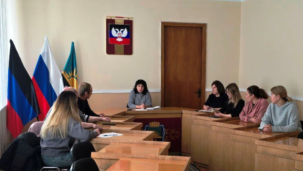 Сегодня, 29 октября, управляющий делами Администрации городского округа Макеевка Екатерина Галышева провела встречу с трудовым коллективом Государственного бюджетного профессионального образовательного учреждения «Макеевский... Сегодня, 29 октября, управляющий делами Администрации городского округа Макеевка Екатерина Галышева провела встречу с трудовым коллективом Государственного бюджетного профессионального образовательного учреждения «Макеевский...