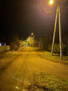 Денис Пушилин: По просьбам жителей Петровского района специалисты предприятия «Донецкгорсвет» восстановили уличное освещение поселка Базарный, которое не работало с 2022 года из-за обстрелов со стороны ВФУ