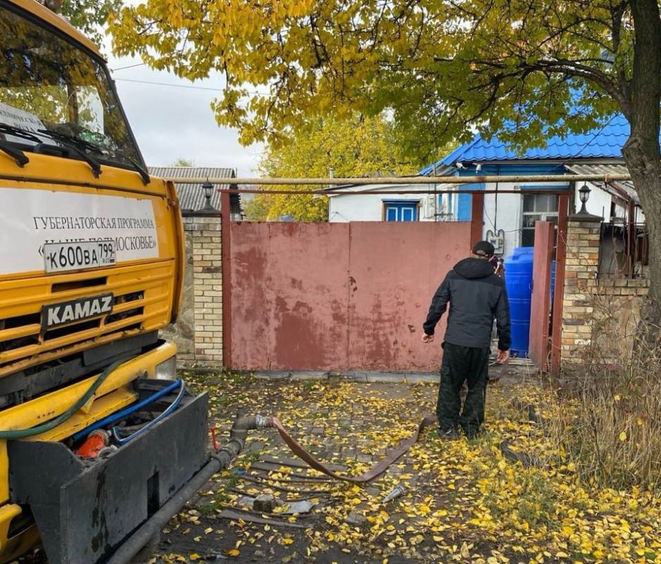 В Кировском внутригородском районе при поддержке региона-шефа Московская область продолжается подвоз воды для жителей домов, в которые в установленный графиком день не поступила вода В Кировском внутригородском районе при поддержке региона-шефа Московская область продолжается подвоз воды для жителей домов, в которые в установленный графиком день не поступила вода