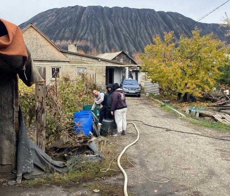В Кировском внутригородском районе при поддержке региона-шефа Московская область продолжается подвоз воды для жителей домов, в которые в установленный графиком день не поступила вода В Кировском внутригородском районе при поддержке региона-шефа Московская область продолжается подвоз воды для жителей домов, в которые в установленный графиком день не поступила вода