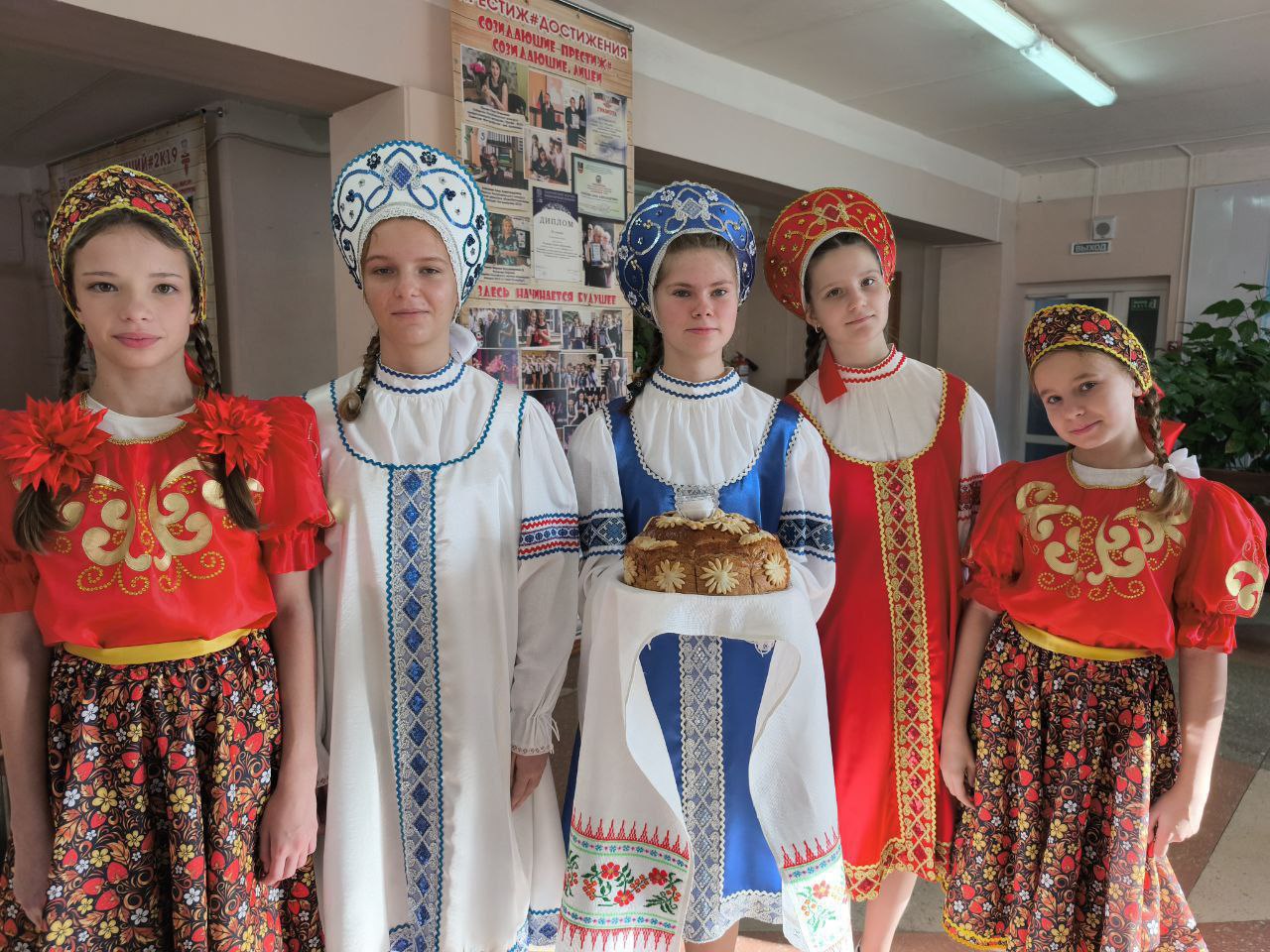 Валентина Харлашка: Вкус единства: в макеевском лицее Престиж провели праздник русской кухни! Валентина Харлашка: Вкус единства: в макеевском лицее Престиж провели праздник русской кухни!