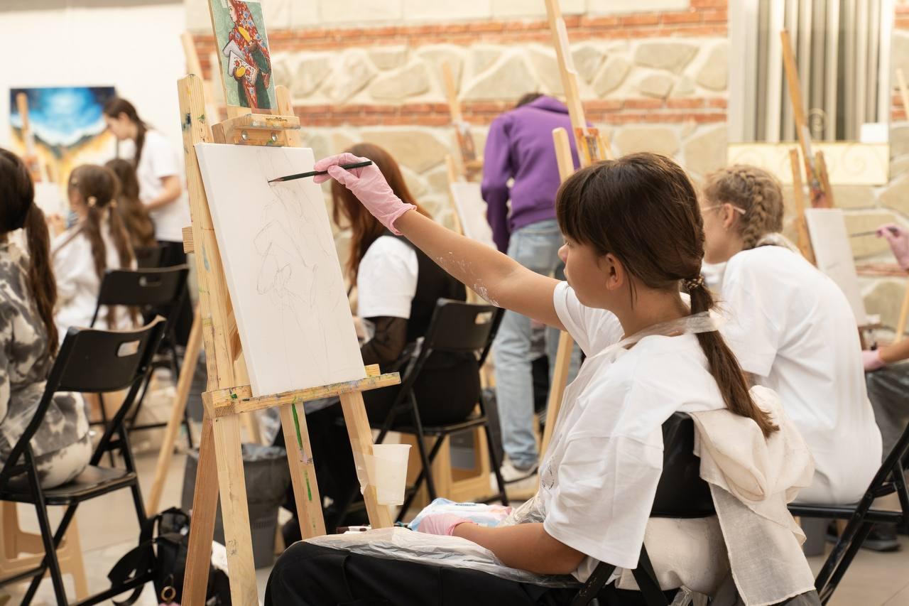 Юные художники из Макеевки посетили музей-заповедник «Архангельское» в Московской области