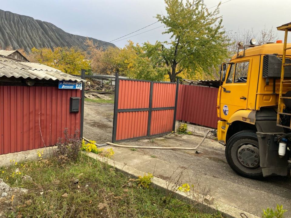 В Кировском внутригородском районе при поддержке региона-шефа Московская область продолжается подвоз воды для жителей домов, в которые в установленный графиком день не поступила вода В Кировском внутригородском районе при поддержке региона-шефа Московская область продолжается подвоз воды для жителей домов, в которые в установленный графиком день не поступила вода