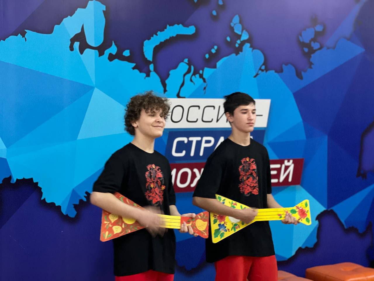 Сегодня, 30 октября 2025 года, в ГБОУ «ЛИЦЕЙ № 2 Г.О. МАКЕЕВКА» в рамках Всероссийского фестиваля русской кухни состоялось заседание семейного клуба «Маленькие взрослые» на тему «Я русский», посвящённое Дню народного единства Сегодня, 30 октября 2025 года, в ГБОУ «ЛИЦЕЙ № 2 Г.О. МАКЕЕВКА» в рамках Всероссийского фестиваля русской кухни состоялось заседание семейного клуба «Маленькие взрослые» на тему «Я русский», посвящённое Дню народного единства