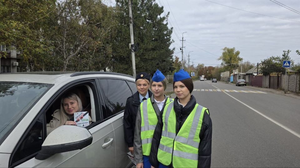 Госавтоинспекторы провели акцию «Пристегнись»