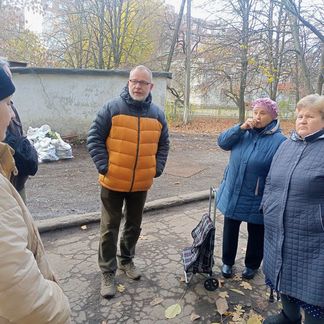 В рамках поручения Главы ДНР Дениса Пушилина, в Кировском внутригородском районе продолжаются встречи с населением на подведомственной территории В рамках поручения Главы ДНР Дениса Пушилина, в Кировском внутригородском районе продолжаются встречи с населением на подведомственной территории