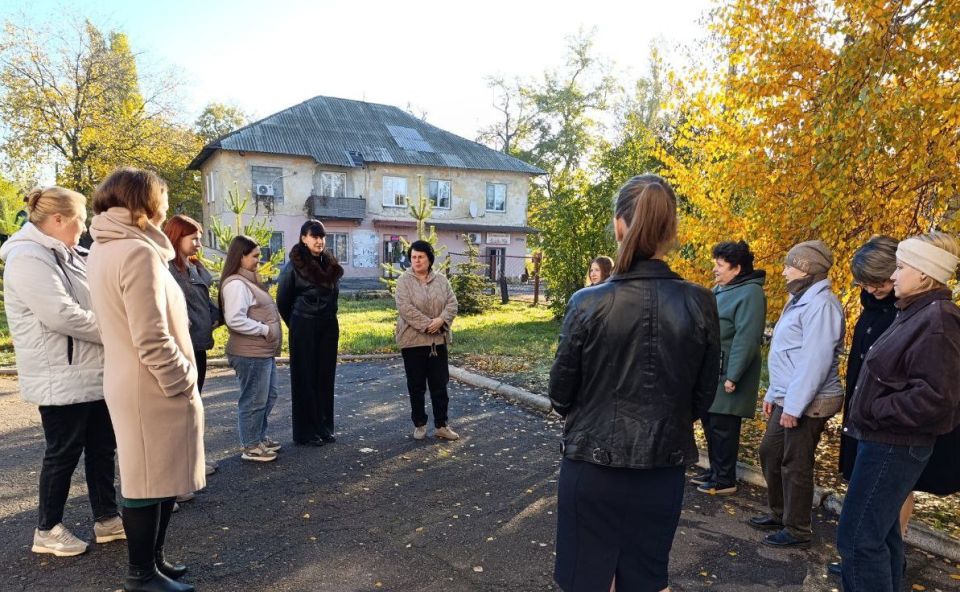 30 октября спикер Наталья Терлецкая провела встречу с возле дома № 10 А по улице 40 лет Октября в жилом массиве шахты № 21