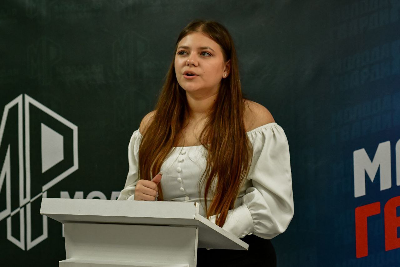 Владислав Ключаров: Сегодня я с особой радостью хочу поделиться с вами успехами наших юных земляков, которые приняли участие в турнире «Лига ораторов», организованном молодёжной организацией «Молодая Гвардия Единой России» Владислав Ключаров: Сегодня я с особой радостью хочу поделиться с вами успехами наших юных земляков, которые приняли участие в турнире «Лига ораторов», организованном молодёжной организацией «Молодая Гвардия Единой России»