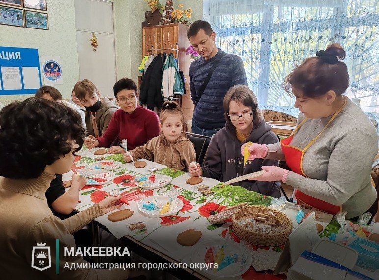 Общественная организация инвалидов «Ника плюс» провела мастер-класс по росписи пряников для своих подопечных Общественная организация инвалидов «Ника плюс» провела мастер-класс по росписи пряников для своих подопечных