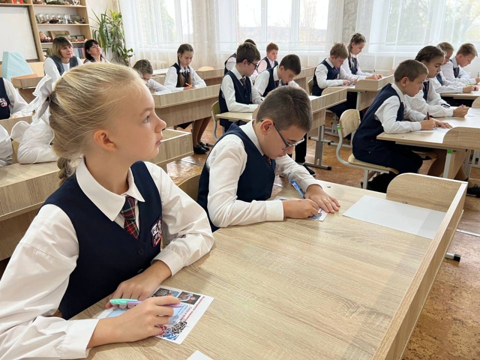 31 октября 2025 года в общеобразовательных организациях городского округа Макеевка проведено занятие в рамках регионального компонента программы курса внеурочной деятельности «Разговоры о важном» по теме «Учиться в Донбассе:... 31 октября 2025 года в общеобразовательных организациях городского округа Макеевка проведено занятие в рамках регионального компонента программы курса внеурочной деятельности «Разговоры о важном» по теме «Учиться в Донбассе:...