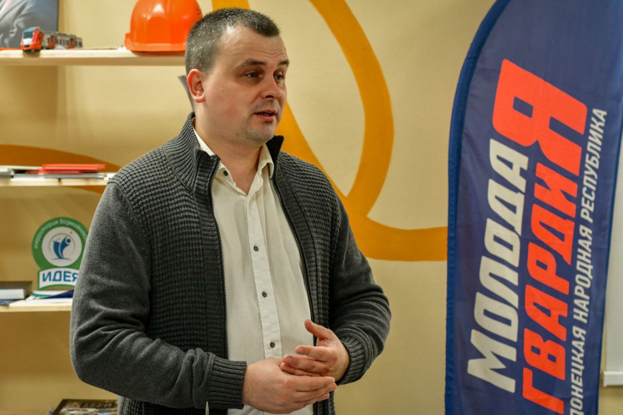 Владислав Ключаров: Сегодня я с особой радостью хочу поделиться с вами успехами наших юных земляков, которые приняли участие в турнире «Лига ораторов», организованном молодёжной организацией «Молодая Гвардия Единой России» Владислав Ключаров: Сегодня я с особой радостью хочу поделиться с вами успехами наших юных земляков, которые приняли участие в турнире «Лига ораторов», организованном молодёжной организацией «Молодая Гвардия Единой России»