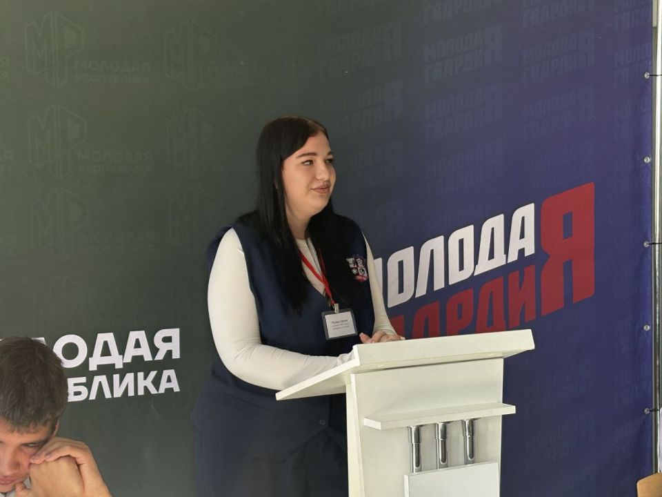 Владислав Ключаров: Сегодня я с особой радостью хочу поделиться с вами успехами наших юных земляков, которые приняли участие в турнире «Лига ораторов», организованном молодёжной организацией «Молодая Гвардия Единой России» Владислав Ключаров: Сегодня я с особой радостью хочу поделиться с вами успехами наших юных земляков, которые приняли участие в турнире «Лига ораторов», организованном молодёжной организацией «Молодая Гвардия Единой России»