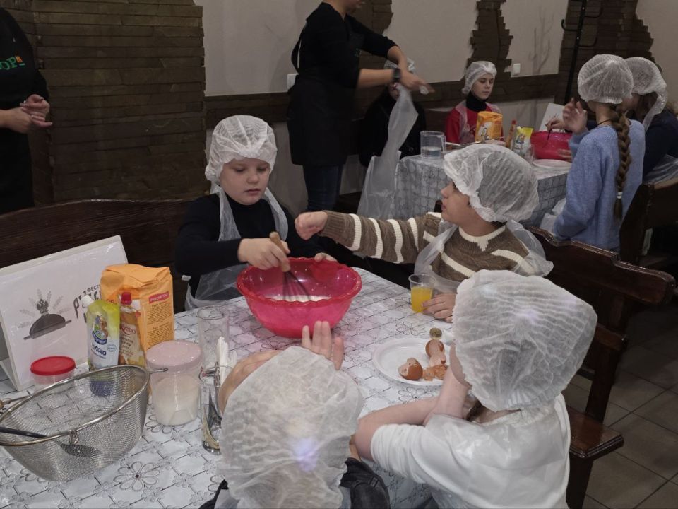 Сегодня, 31 октября, в рамках мероприятий Всероссийского фестиваля русской кухни, приуроченных ко Дню народного единства, при поддержке «Совета женщин города Макеевки» регионального отделения «Союз женщин России», для детей... Сегодня, 31 октября, в рамках мероприятий Всероссийского фестиваля русской кухни, приуроченных ко Дню народного единства, при поддержке «Совета женщин города Макеевки» регионального отделения «Союз женщин России», для детей...