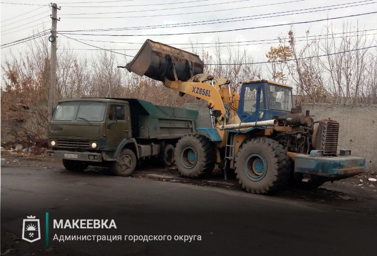 В Макеевке следят за чистотой у контейнерных площадок В Макеевке следят за чистотой у контейнерных площадок