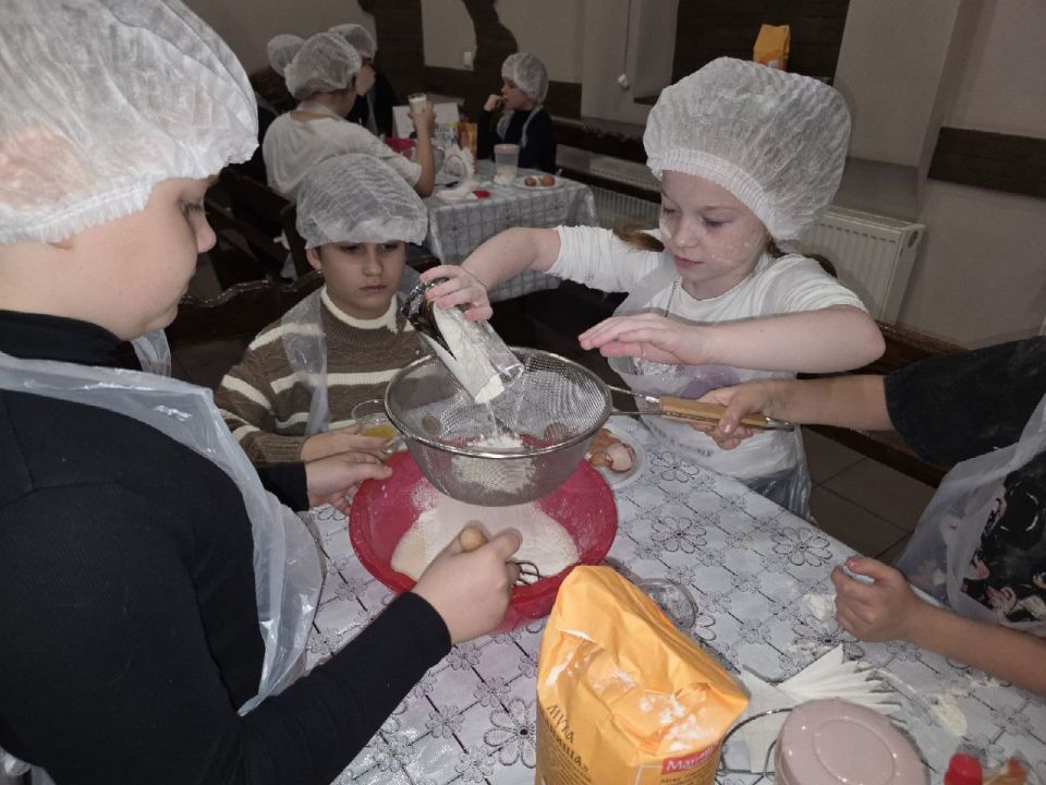 Сегодня, 31 октября, в рамках мероприятий Всероссийского фестиваля русской кухни, приуроченных ко Дню народного единства, при поддержке «Совета женщин города Макеевки» регионального отделения «Союз женщин России», для детей... Сегодня, 31 октября, в рамках мероприятий Всероссийского фестиваля русской кухни, приуроченных ко Дню народного единства, при поддержке «Совета женщин города Макеевки» регионального отделения «Союз женщин России», для детей...