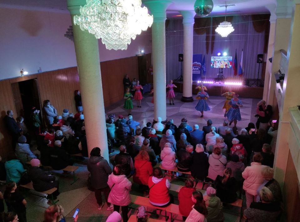 Сегодня, 1 ноября в рамках партийного проекта «Историческая память» Всероссийской политической партии «Единая Россия» в МБУ «ДК им. К.И. Поченкова» прошла концертная программа «Россия – это мы!», посвящённая празднованию Дня... Сегодня, 1 ноября в рамках партийного проекта «Историческая память» Всероссийской политической партии «Единая Россия» в МБУ «ДК им. К.И. Поченкова» прошла концертная программа «Россия – это мы!», посвящённая празднованию Дня...