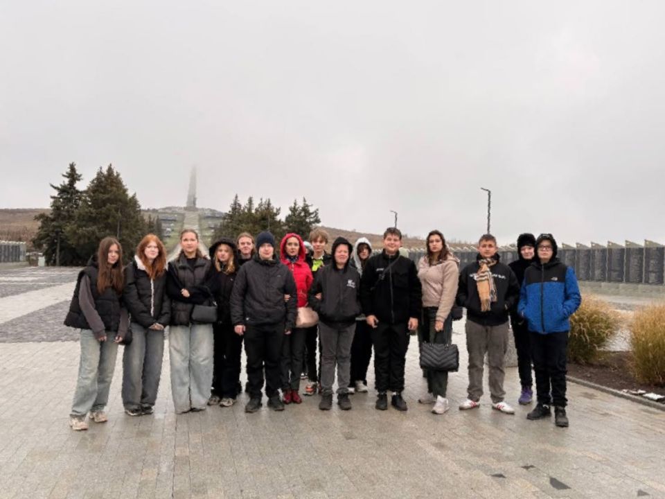 �������� � �������. � ������ ������� ������� �������� 8-9 ������� ���� "�� � 21 �.�. ��������" �������� ����������� ����-������ � �����, ����������� �������� � ��������� ����� ������� ���� � �������� ���������, �����������...