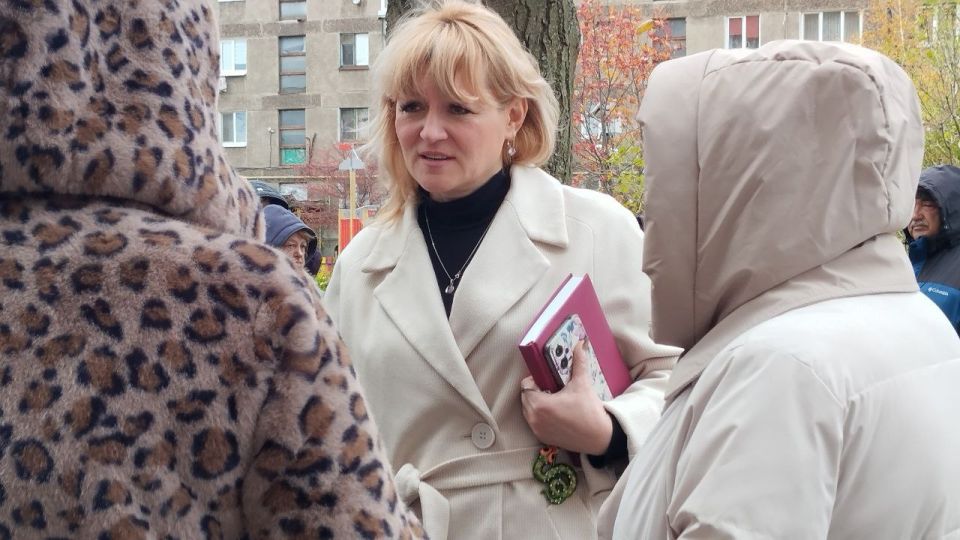 Сегодня, 1 ноября заместитель руководителя Управы Червоногвардейского внутригородского района Администрации городского округа Макеевка Татьяна Задорожная провела встречу с жителями жилого массива Калинина на придомовой...