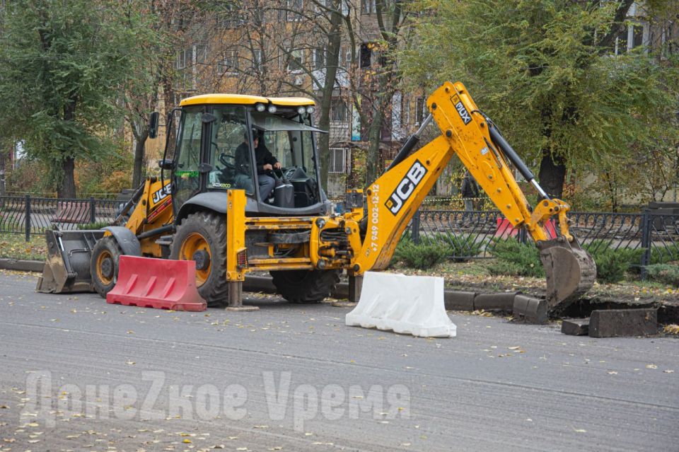 Работа кипит: в Киевском районе Донецка ремонтируют дороги и тротуары Работа кипит: в Киевском районе Донецка ремонтируют дороги и тротуары