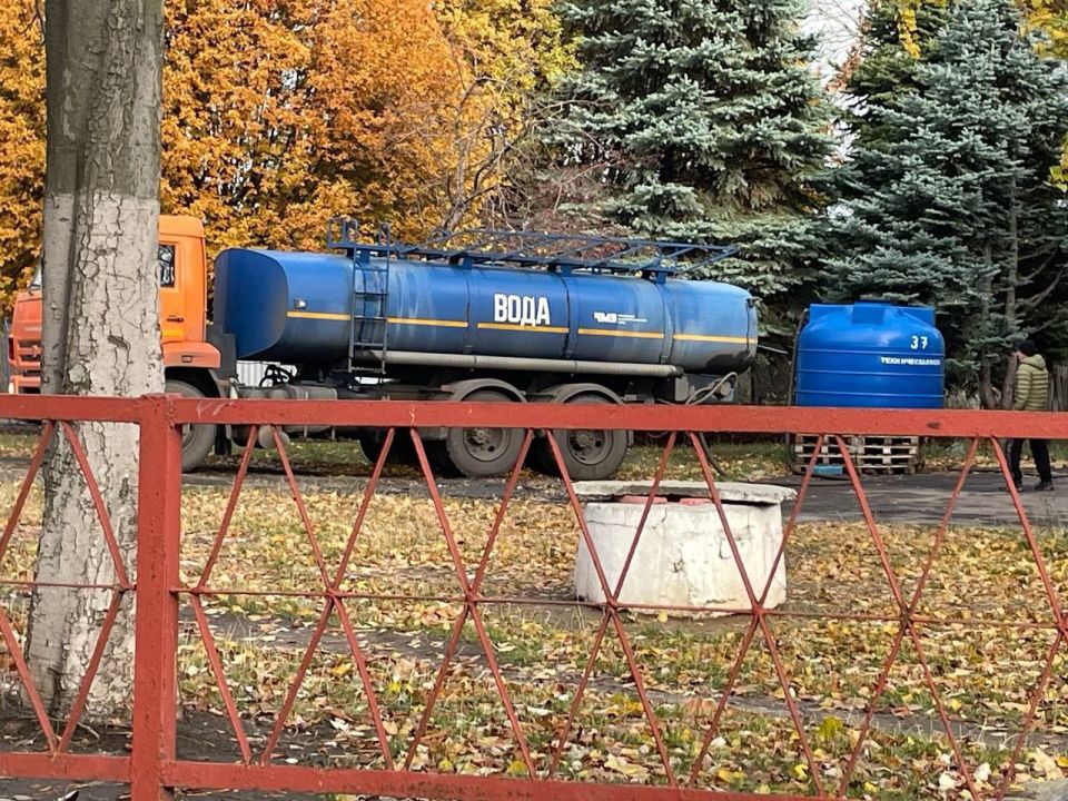 В Кировском внутригородском районе города Макеевки продолжается работа по обеспечению водой жителей, в дома которых в установленный графиком день не поступила вода В Кировском внутригородском районе города Макеевки продолжается работа по обеспечению водой жителей, в дома которых в установленный графиком день не поступила вода