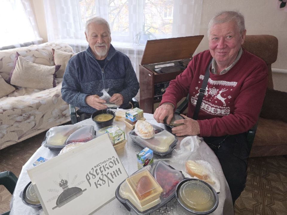 Сегодня, 1 ноября, в рамках мероприятий Всероссийского фестиваля русской кухни,приуроченных ко Дню народного единства, в Государственном бюджетном учреждении социального обслуживания «Центр социального обслуживания населения...