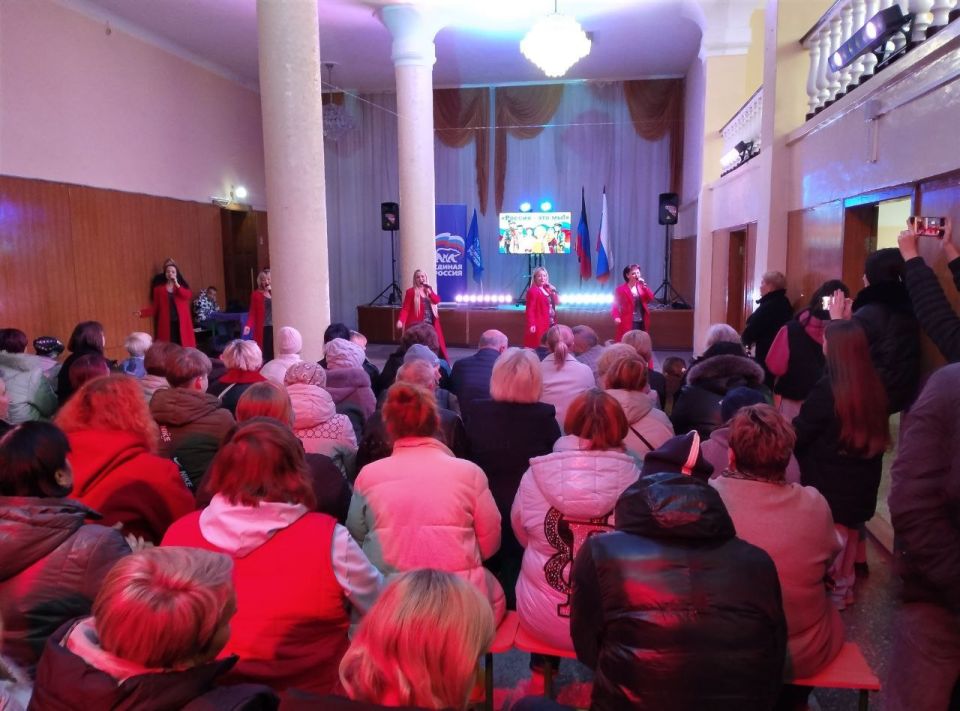 Сегодня, 1 ноября в рамках партийного проекта «Историческая память» Всероссийской политической партии «Единая Россия» в МБУ «ДК им. К.И. Поченкова» прошла концертная программа «Россия – это мы!», посвящённая празднованию Дня... Сегодня, 1 ноября в рамках партийного проекта «Историческая память» Всероссийской политической партии «Единая Россия» в МБУ «ДК им. К.И. Поченкова» прошла концертная программа «Россия – это мы!», посвящённая празднованию Дня...