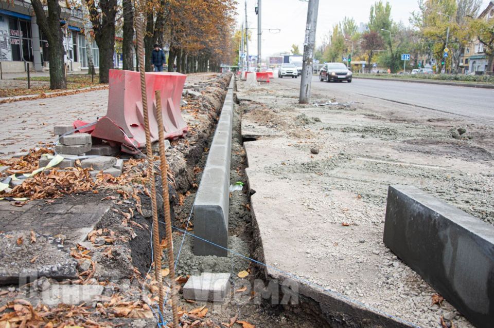 Работа кипит: в Киевском районе Донецка ремонтируют дороги и тротуары Работа кипит: в Киевском районе Донецка ремонтируют дороги и тротуары