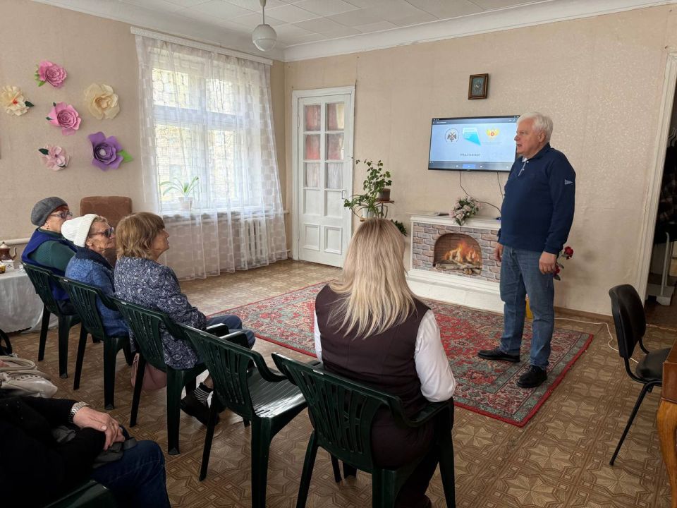 1 ноября, на базе ГБУ социального обслуживания «Центр социального обслуживания населения Центрально-Городского района города Макеевки» состоялся кинопоказ, приуроченный ко Дню Народного Единства 1 ноября, на базе ГБУ социального обслуживания «Центр социального обслуживания населения Центрально-Городского района города Макеевки» состоялся кинопоказ, приуроченный ко Дню Народного Единства