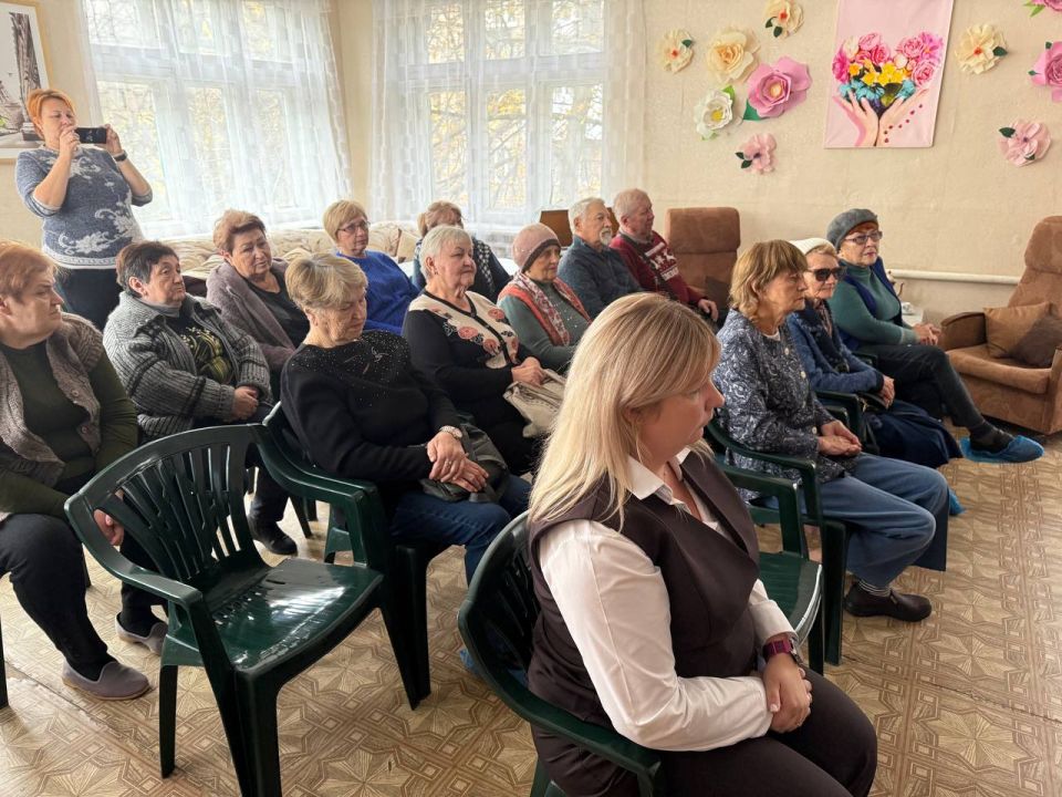 1 ноября, на базе ГБУ социального обслуживания «Центр социального обслуживания населения Центрально-Городского района города Макеевки» состоялся кинопоказ, приуроченный ко Дню Народного Единства 1 ноября, на базе ГБУ социального обслуживания «Центр социального обслуживания населения Центрально-Городского района города Макеевки» состоялся кинопоказ, приуроченный ко Дню Народного Единства