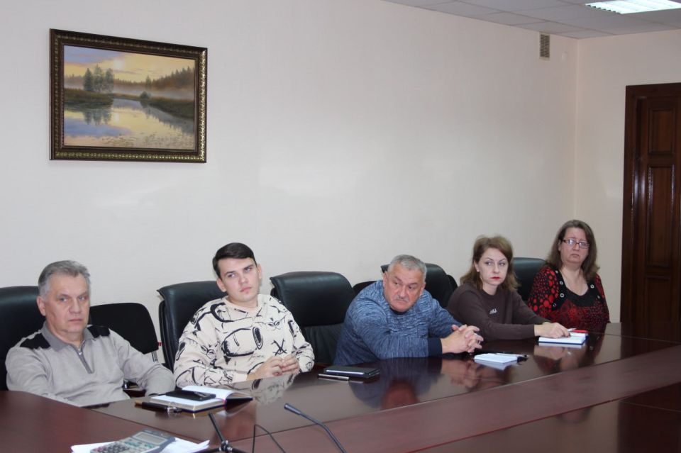 Сегодня, 1 ноября, депутат Макеевского городского совета Тарас Сидоренко провел встречу по адресу: г.о. Макеевка, г. Макеевка, пл.Советская, 2а