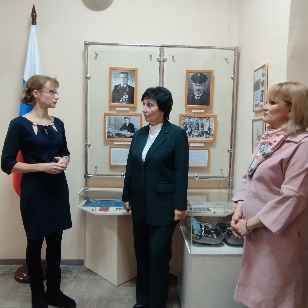 Валентина Харлашка: В Макеевском художественно-краеведческом музее ко Дню народного единства открылась выставка «Герои нашей истории» Валентина Харлашка: В Макеевском художественно-краеведческом музее ко Дню народного единства открылась выставка «Герои нашей истории»