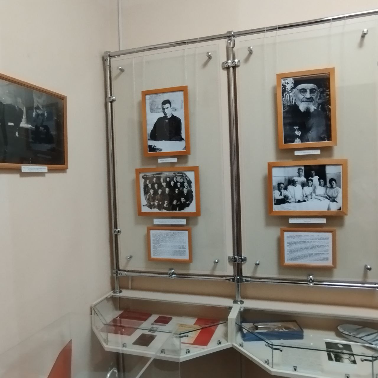 Валентина Харлашка: В Макеевском художественно-краеведческом музее ко Дню народного единства открылась выставка «Герои нашей истории» Валентина Харлашка: В Макеевском художественно-краеведческом музее ко Дню народного единства открылась выставка «Герои нашей истории»