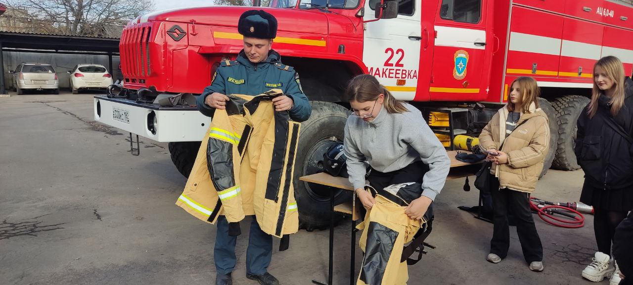 Профессия пожарного опасна, благородна, насыщенна событиями и происшествиями Профессия пожарного опасна, благородна, насыщенна событиями и происшествиями