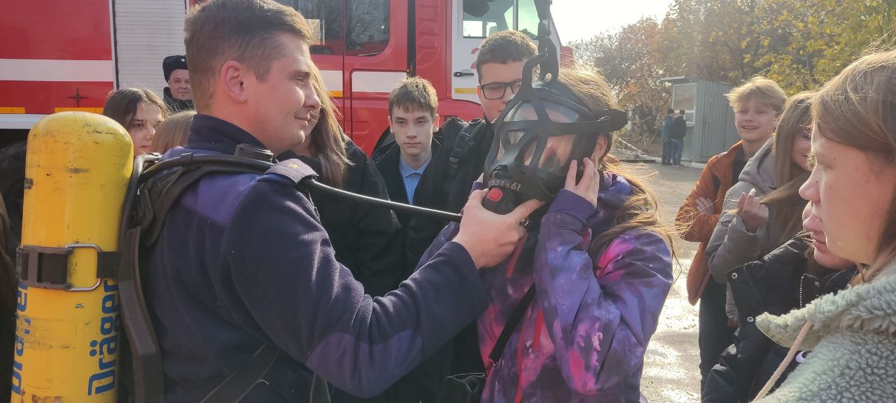 Профессия пожарного опасна, благородна, насыщенна событиями и происшествиями Профессия пожарного опасна, благородна, насыщенна событиями и происшествиями