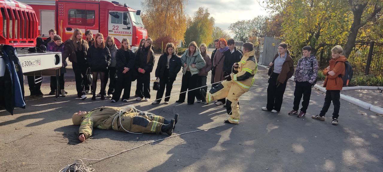 Профессия пожарного опасна, благородна, насыщенна событиями и происшествиями Профессия пожарного опасна, благородна, насыщенна событиями и происшествиями