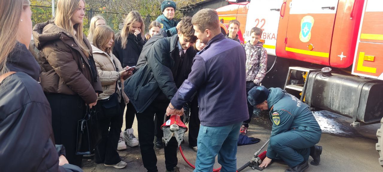 Профессия пожарного опасна, благородна, насыщенна событиями и происшествиями Профессия пожарного опасна, благородна, насыщенна событиями и происшествиями