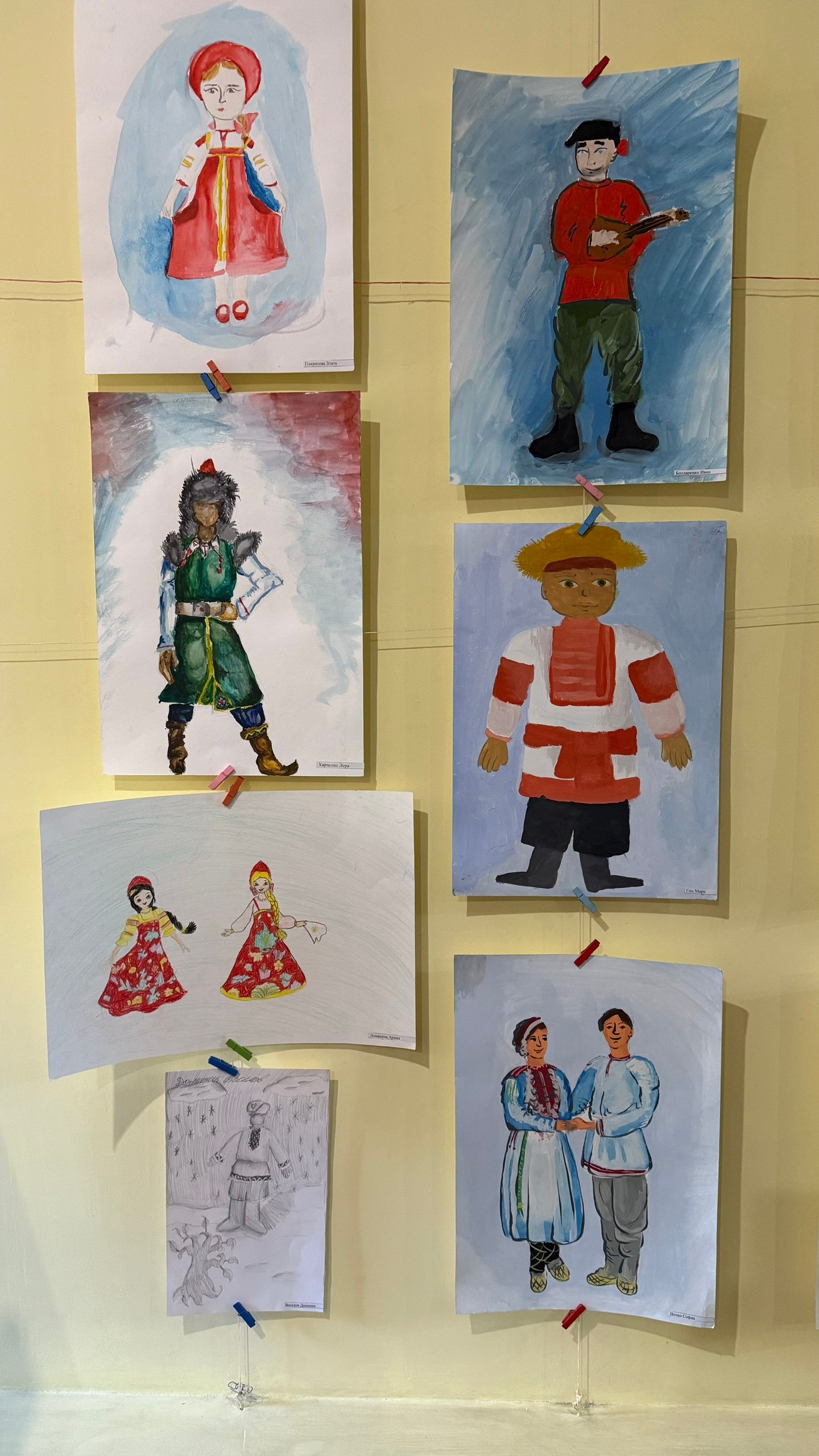 В Макеевки открылась выставка рисунков «Мы — народ и мы едины» В Макеевки открылась выставка рисунков «Мы — народ и мы едины»