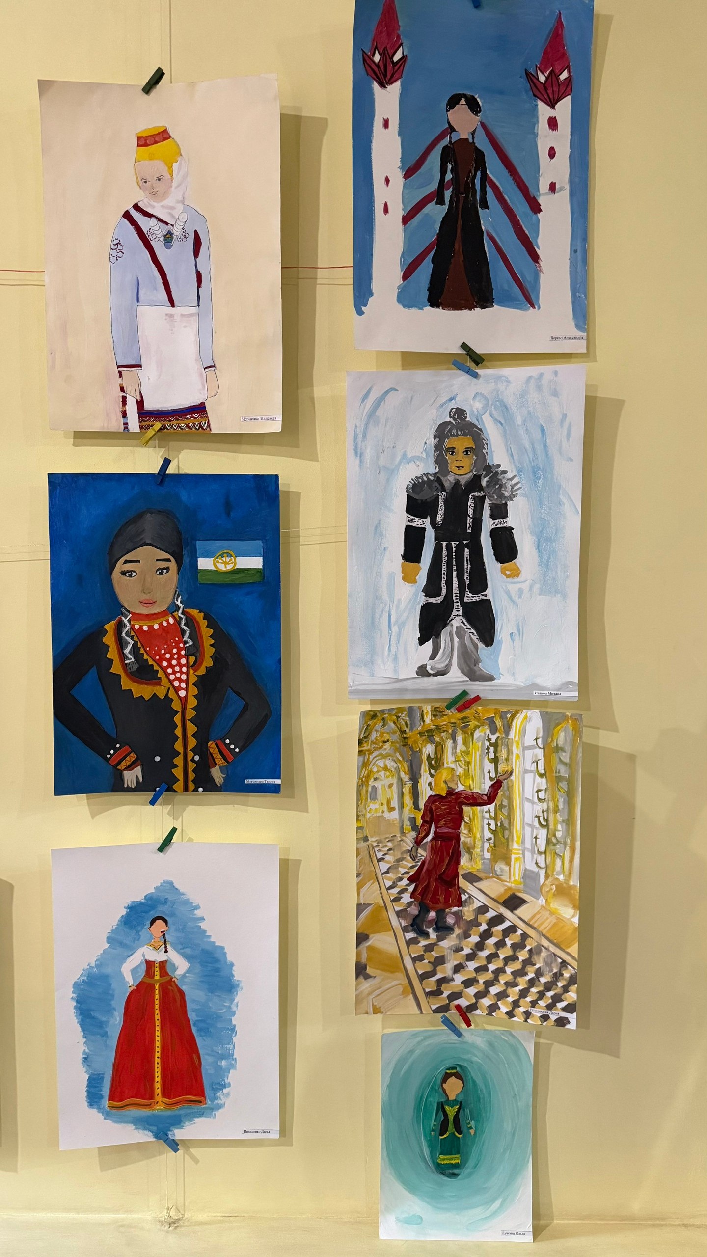 В Макеевки открылась выставка рисунков «Мы — народ и мы едины» В Макеевки открылась выставка рисунков «Мы — народ и мы едины»