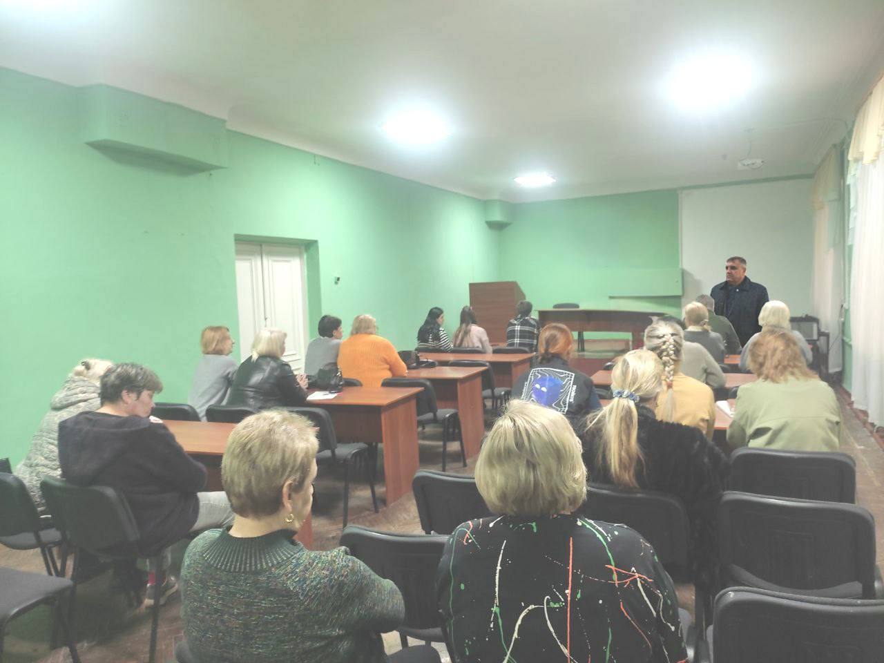 5 ноября, депутат Макеевского городского совета Юрий Яретенко провел встречу с трудовым коллективом Государственного бюджетного учреждения Донецкой Народной Республики «Городской наркологический диспансер города Макеевки» 5 ноября, депутат Макеевского городского совета Юрий Яретенко провел встречу с трудовым коллективом Государственного бюджетного учреждения Донецкой Народной Республики «Городской наркологический диспансер города Макеевки»