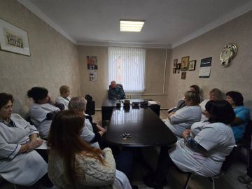 5 ноября, депутат Макеевского городского совета Юрий Яретенко провел встречу с трудовым коллективом Государственного бюджетного учреждения Донецкой Народной Республики «Городской наркологический диспансер города Макеевки»