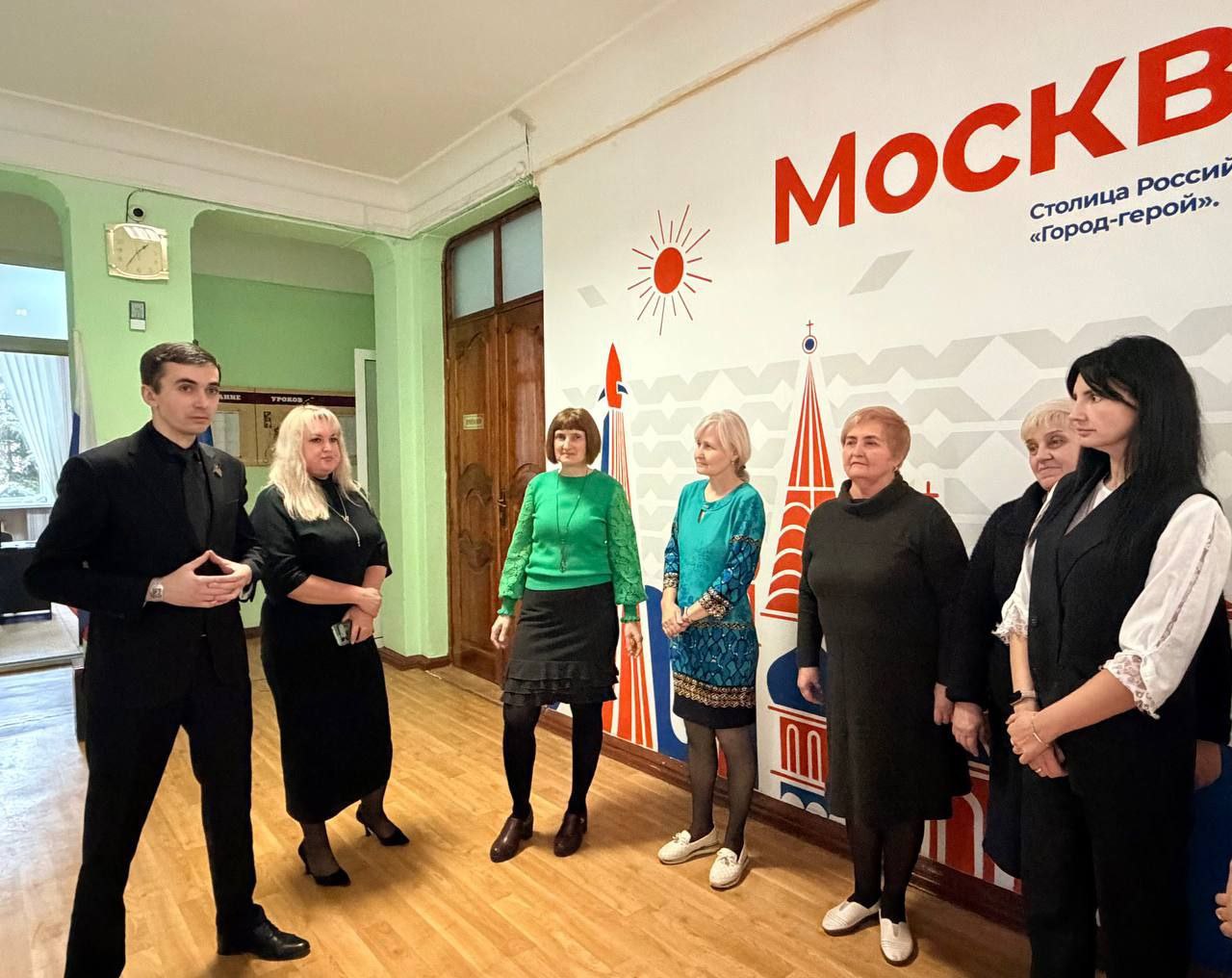 5 ноября, депутат Макеевского городского совета Сергей Зуев провел встречу с трудовым коллективом ГБОУ «Гимназия городского округа Макеевка» Донецкой Народной Республики 5 ноября, депутат Макеевского городского совета Сергей Зуев провел встречу с трудовым коллективом ГБОУ «Гимназия городского округа Макеевка» Донецкой Народной Республики