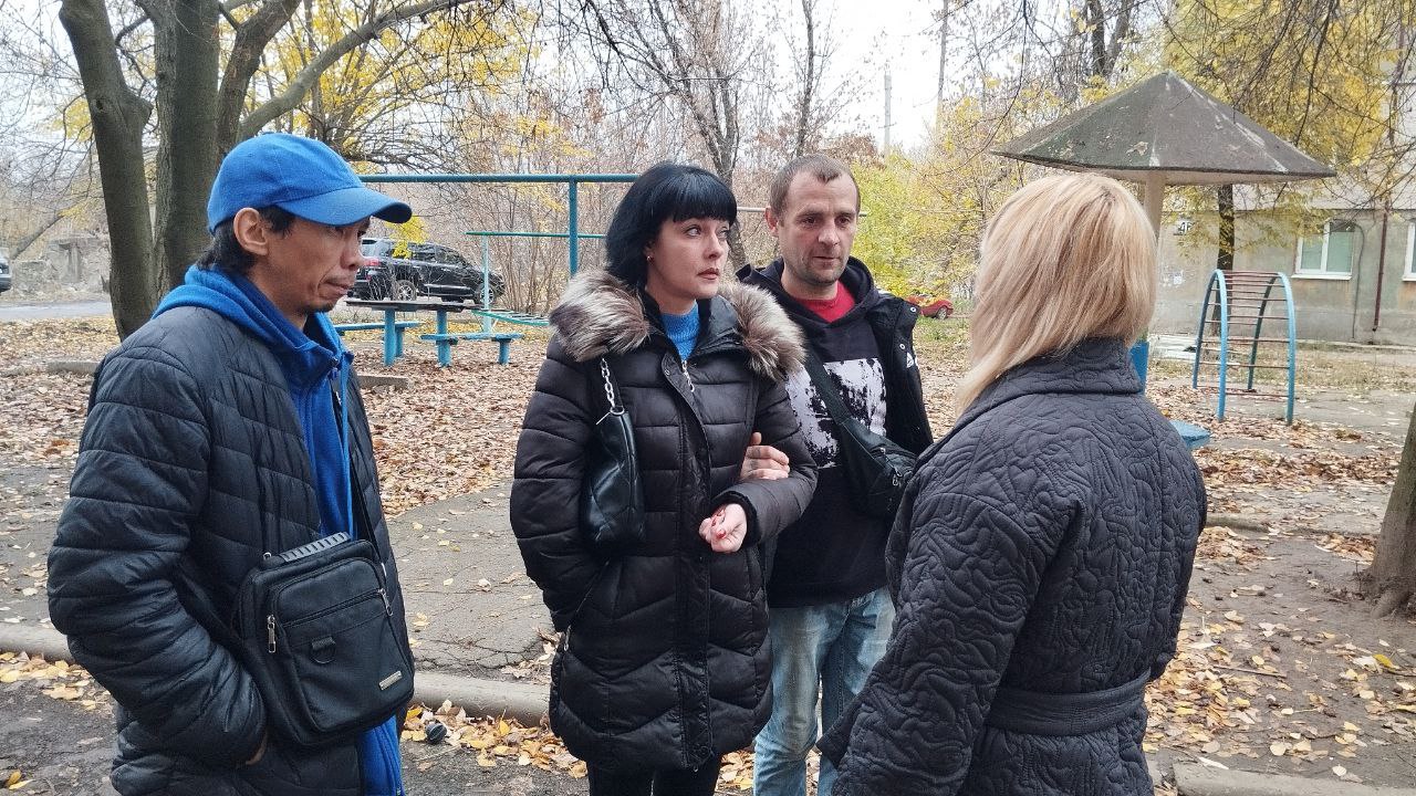 Сегодня, 6 ноября в Червоногвардейском районе заместитель руководителя Управы Червоногвардейского внутригородского района Администрации городского округа Макеевка Татьяна Задорожная провела встречу с жителями жилого массива... Сегодня, 6 ноября в Червоногвардейском районе заместитель руководителя Управы Червоногвардейского внутригородского района Администрации городского округа Макеевка Татьяна Задорожная провела встречу с жителями жилого массива...