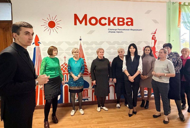 5 ноября, депутат Макеевского городского совета Сергей Зуев провел встречу с трудовым коллективом ГБОУ «Гимназия городского округа Макеевка» Донецкой Народной Республики