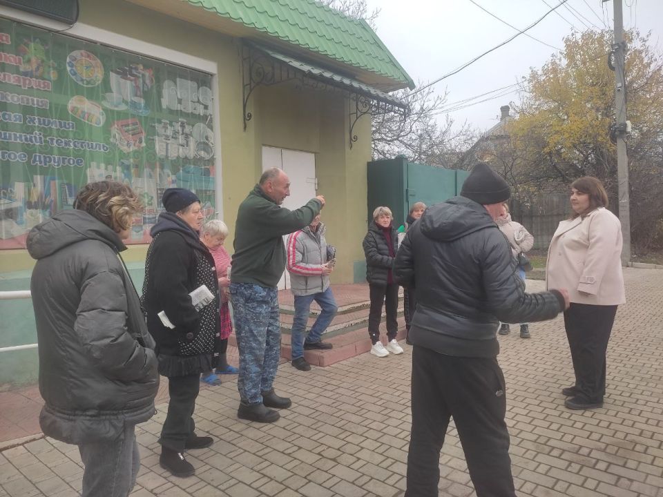 В Кировском внутригородском районе, в рамках поручения Главы ДНР Дениса Пушилина, продолжаются встречи с населением на подведомственной территории