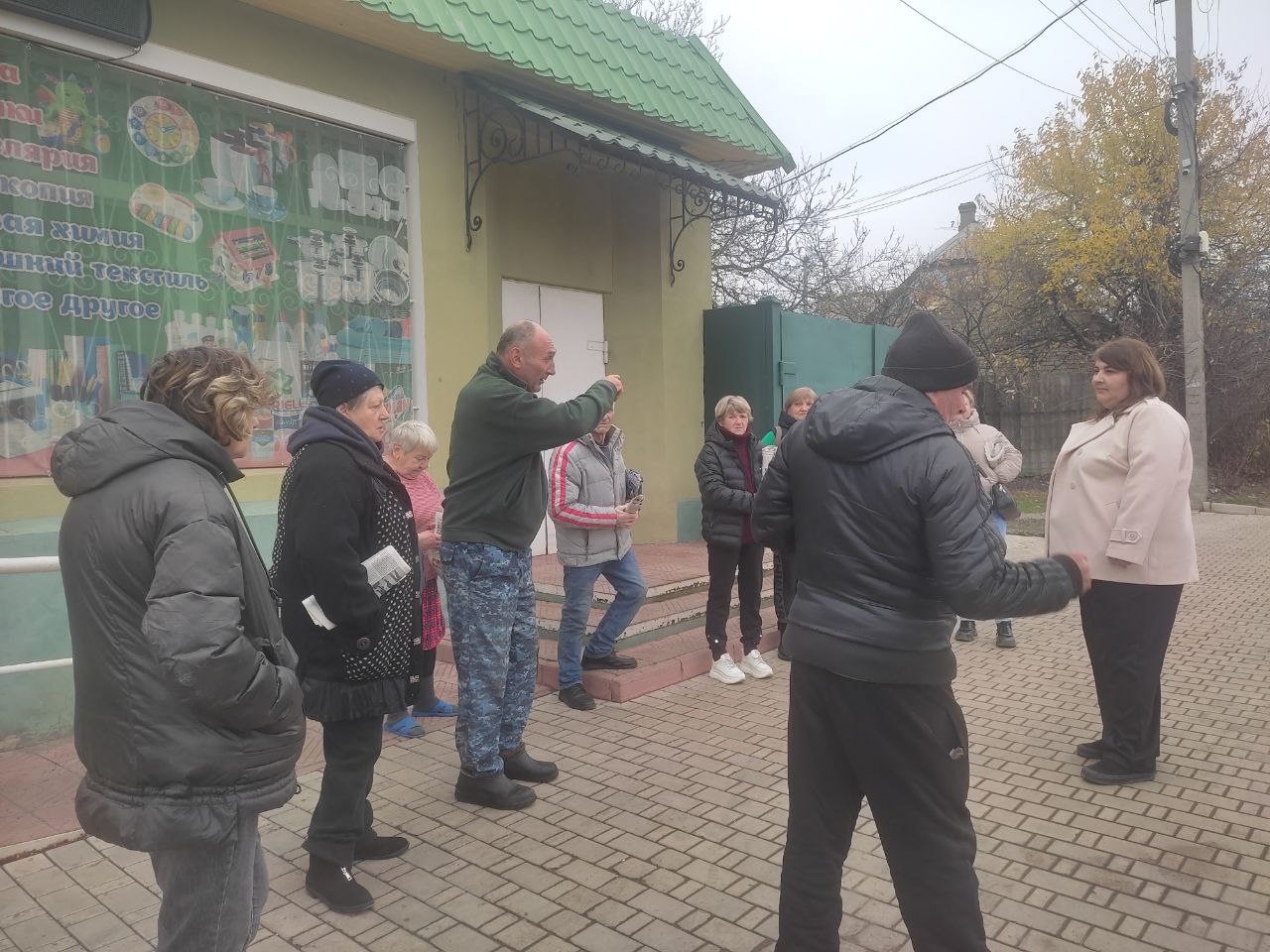 В Кировском внутригородском районе, в рамках поручения Главы ДНР Дениса Пушилина, продолжаются встречи с населением на подведомственной территории