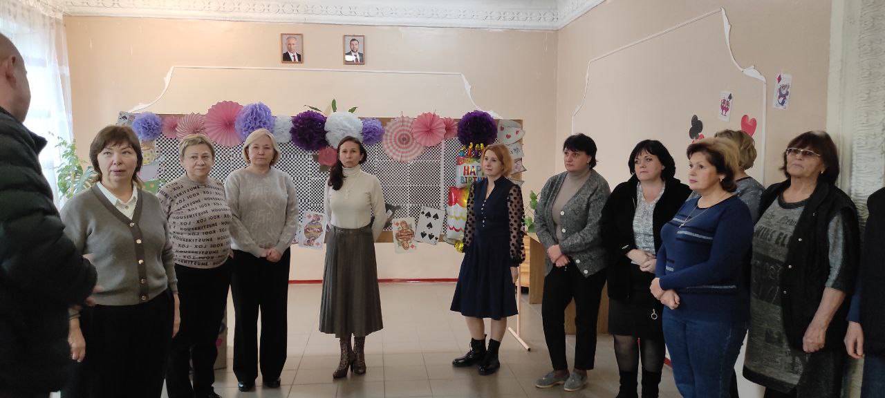 Сегодня, 6 ноября, заместитель главы Администрации городского округа Макеевка Евгений Марченко провел встречу с жителями района на подведомственной территории Государственного бюджетного профессионального образовательного... Сегодня, 6 ноября, заместитель главы Администрации городского округа Макеевка Евгений Марченко провел встречу с жителями района на подведомственной территории Государственного бюджетного профессионального образовательного...