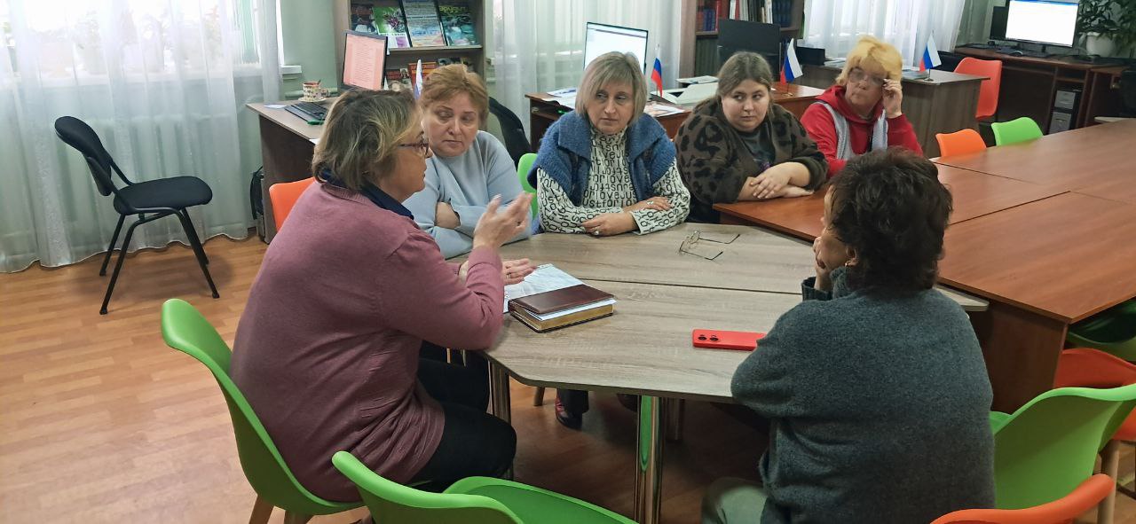 5 ноября депутат Макеевского городского совета Татьяна Репунова провела встречу с трудовым коллективом Юношеской библиотеки - № 20 МБУ «Централизованная библиотечная система г. Макеевки» 5 ноября депутат Макеевского городского совета Татьяна Репунова провела встречу с трудовым коллективом Юношеской библиотеки - № 20 МБУ «Централизованная библиотечная система г. Макеевки»