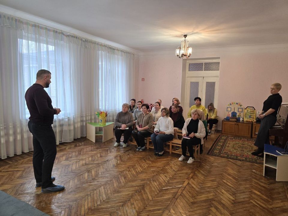 5 ноября спикер-активист Алексей Боршош провел встречу с трудовым коллективом Государственного казенного дошкольного образовательного учреждения «Детский сад № 119 общеразвивающего вида городского округа Макеевка» Донецкой...