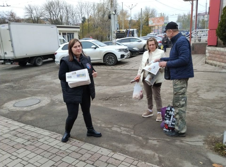 В Червоногвардейском районе прошла раздача газет